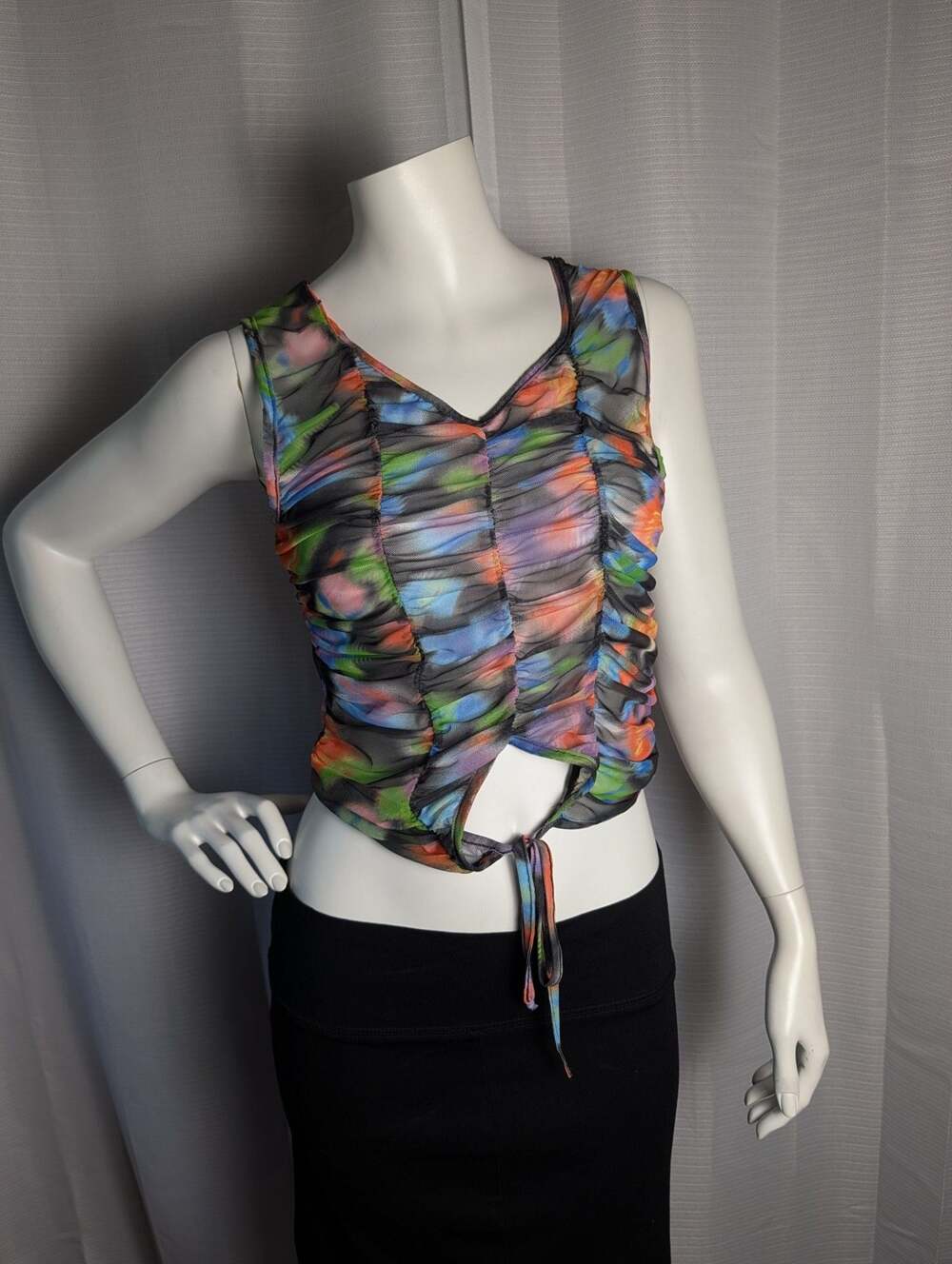 Cuidado con el Perro Multicolored Mesh Ruched Tie-Front Tank Top